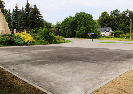 Nowy parking w Porębie Spytkowskiej
