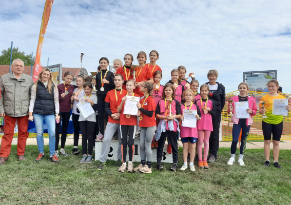 Biegaczki z „Dwójki” z brązowymi medalami