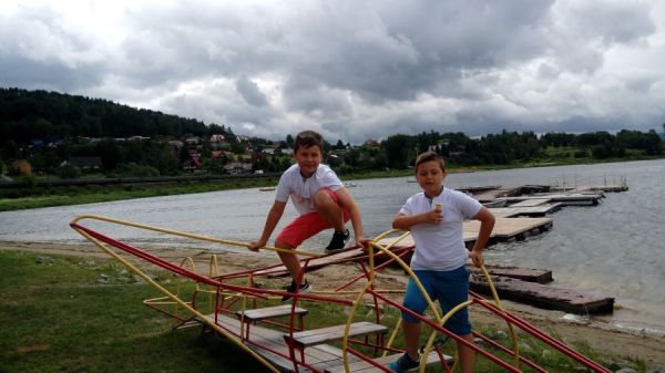 Dziadkowie z wnukami