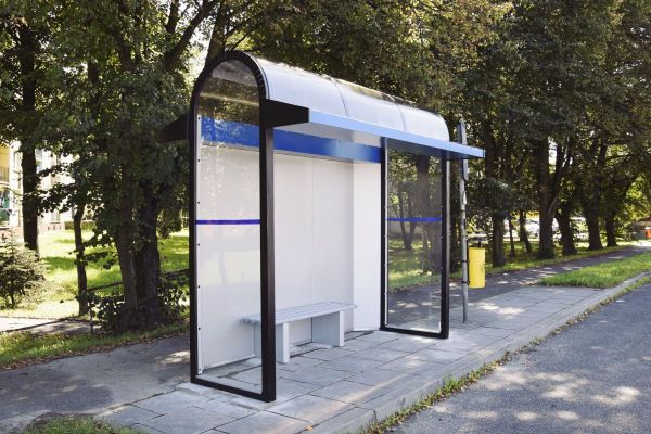 Nowe wiaty przystankowe już gotowe