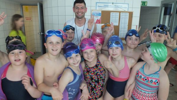 Zawody Pływackie z okazji Dnia Flagi RP