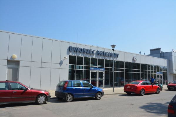 Utrudnienia na parkingach przy dworcu PKP w Brzesku oraz na ul.Kołłątaja