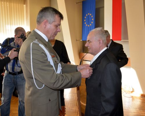 Za zasługi dla obronności kraju