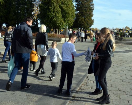 Udana kwesta na cmentarzu parafialnym