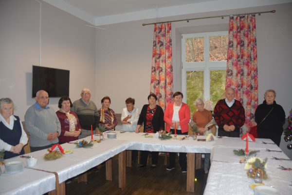 Burmistrz z opłatkiem u seniorów