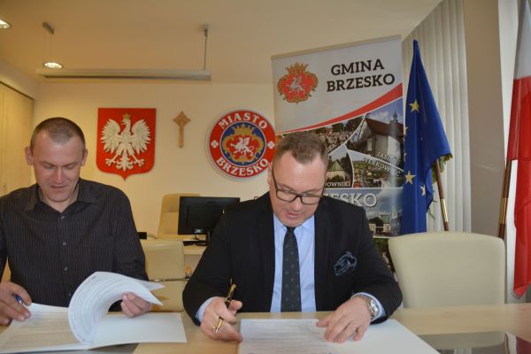 Parking przy dworcu PKP – podpisanie umowy z wykonawcą