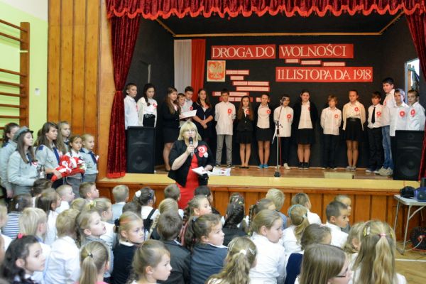 Uczniowie z Mokrzysk świętowali odzyskanie niepodległości