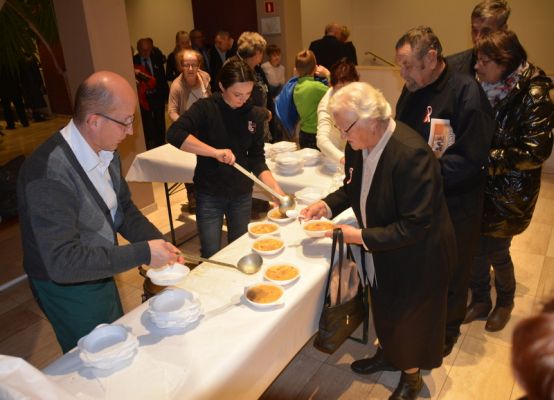 Wspólne patriotyczne śpiewanie