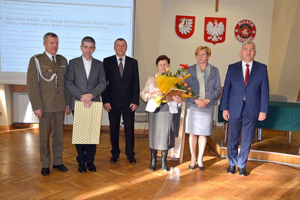 Za zasługi dla obronności kraju