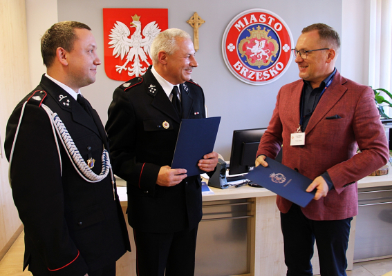 Umowa podpisana, OSP Szczepanów z nowym samochodem