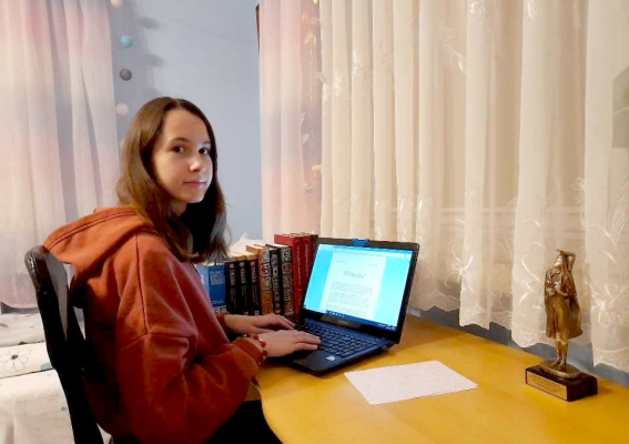 Karolina i „STOkrotka”