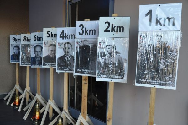 …”Bo przysięgaliśmy na orła i na krzyż…”