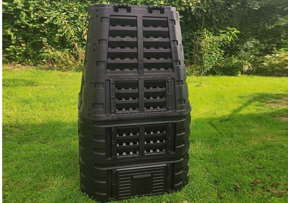 Trwa przekazywanie mieszkańcom przydomowych kompostowników