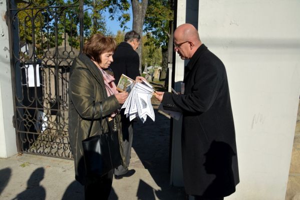 Kwesta na cmentarzu parafialnym