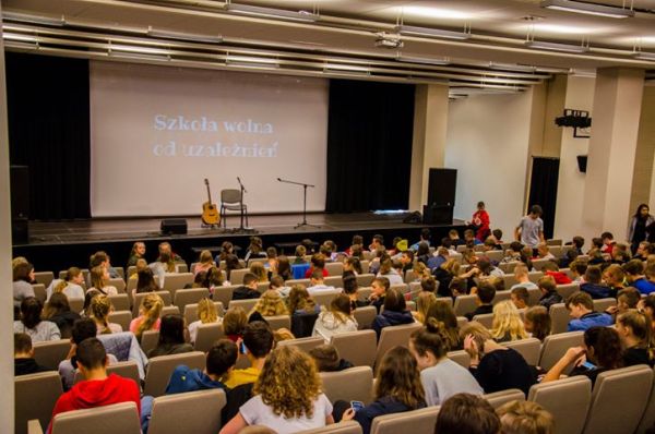 Szkoła wolna od uzależnień