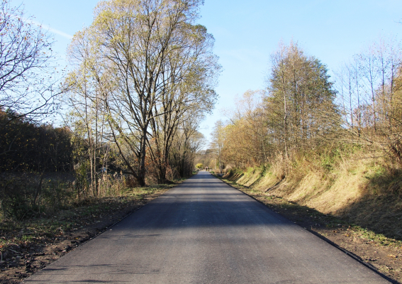 Czerwona Droga z nowym asfaltem