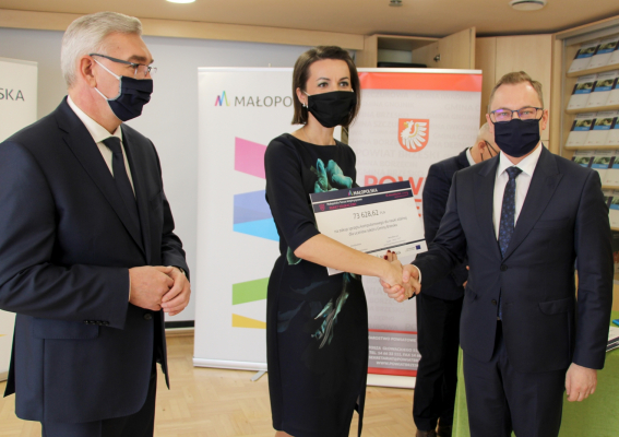 Laptopy do zdalnej nauki