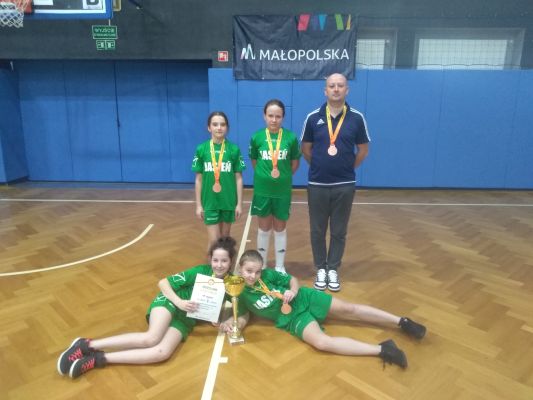 Sukces koszykarek z MOKRZYSK I JASIENIA