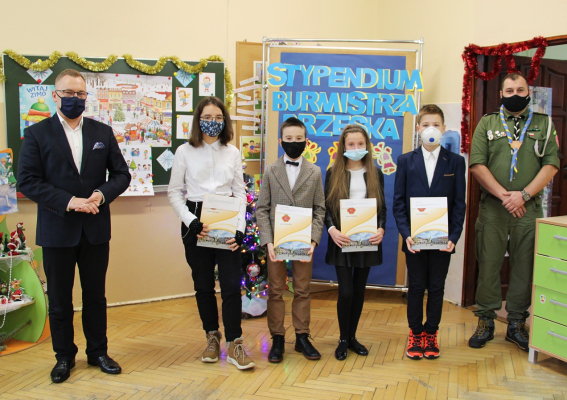 Stypendyści z SP 1 Brzesko