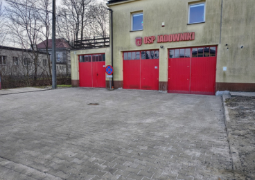 Nowa nawierzchnia przed remizą