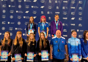 Medalowy triumf pływaczek BOSiR-u